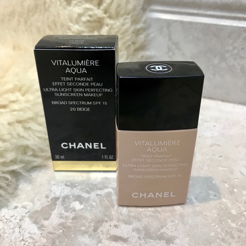 CHANEL Vitalumiere Aqua Foundation